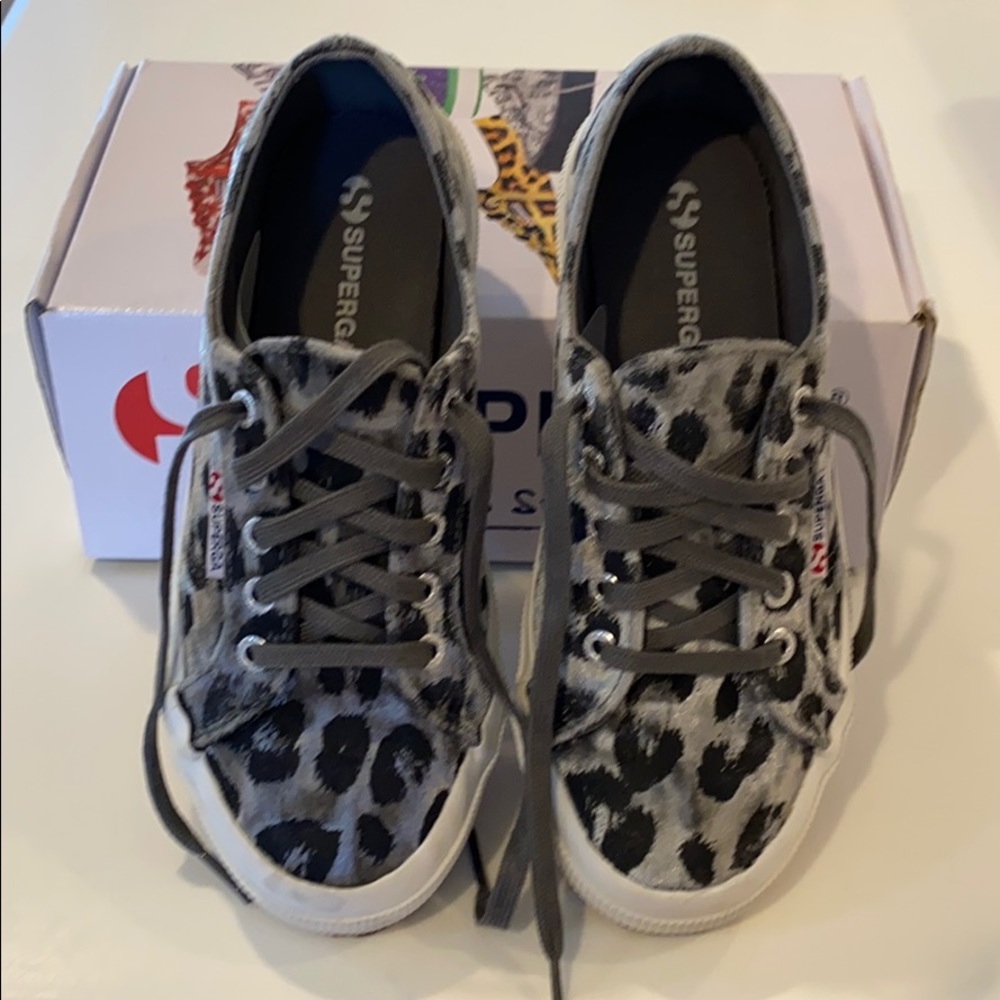 Like new grey velvet cheetah Supergas - sz 37